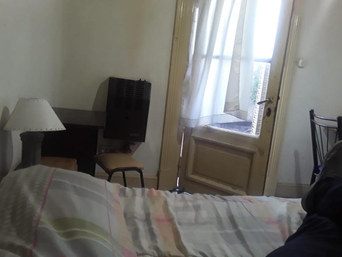 Habitac Indiv Casa De Familia, Flores Буенос Айрес Екстериор снимка